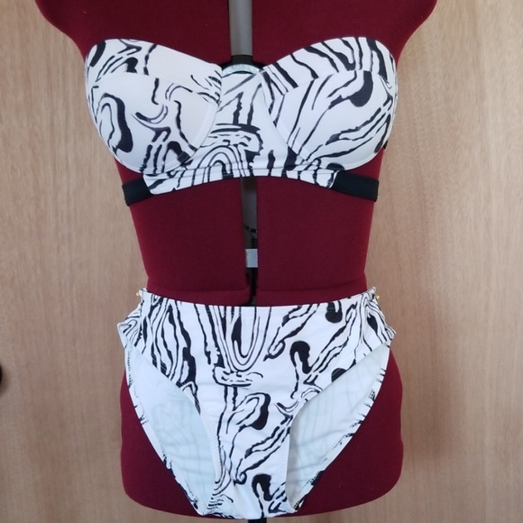 sz M  Bandeau Bikini - Picture 2 of 8